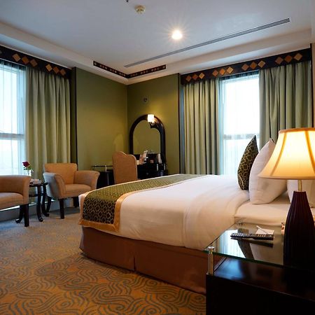 อวาลิฟ อินเตอร์เนชั่นแนล โฮเต็ล Hotel ฏออิฟ ห้อง รูปภาพ A bedroom at the hotel