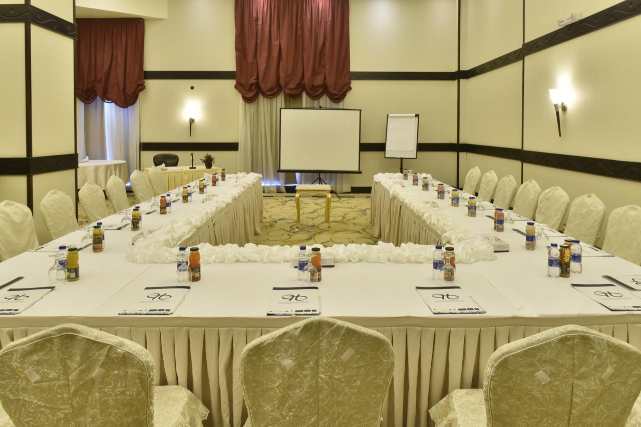 อวาลิฟ อินเตอร์เนชั่นแนล โฮเต็ล Hotel ฏออิฟ ภายนอก รูปภาพ U-shaped table layout